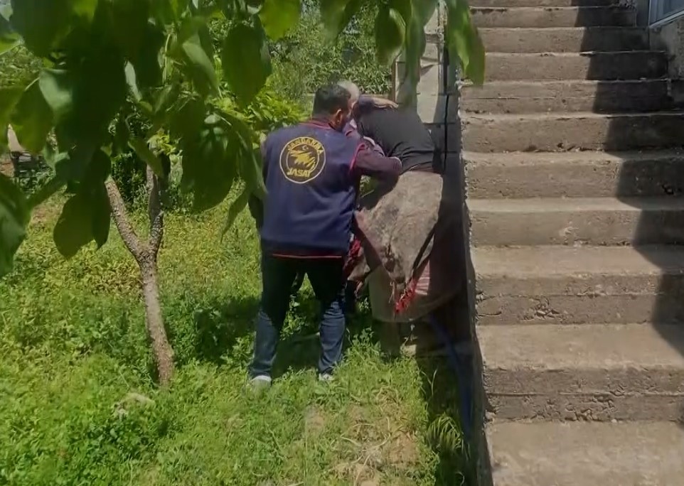 kesinlesmis 40 yil cezayla aranan sahis saklandigi bag evinde yakalandi 1 4HyNt57H