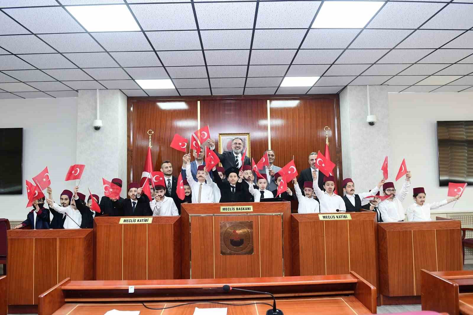 kestel belediyesi meclis salonunda miniklerden tarihi canlandirma 6 OXiMVIMi