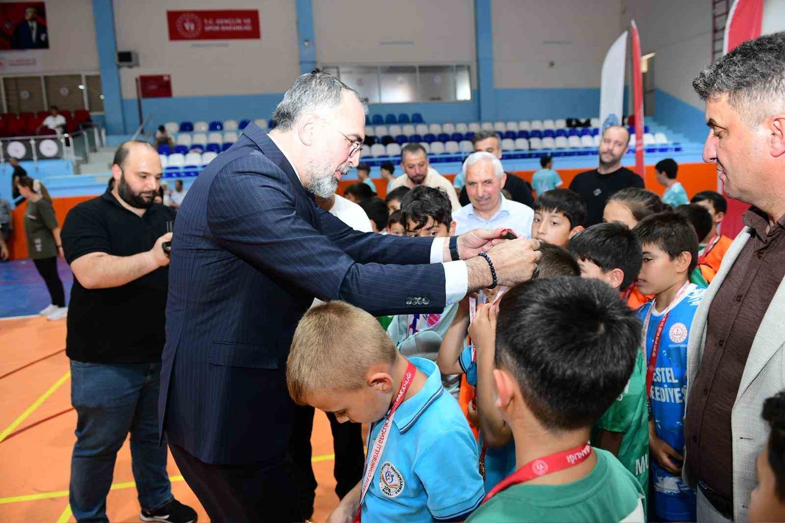 kestel belediyesinden genc sporculara cifte destek 0 cuuDt6zg
