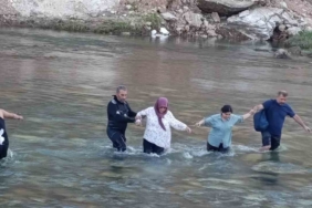 Manisa’da otomobil ile traktör çarpıştı: 2’si ağır 4 yaralı 3 thumbnail