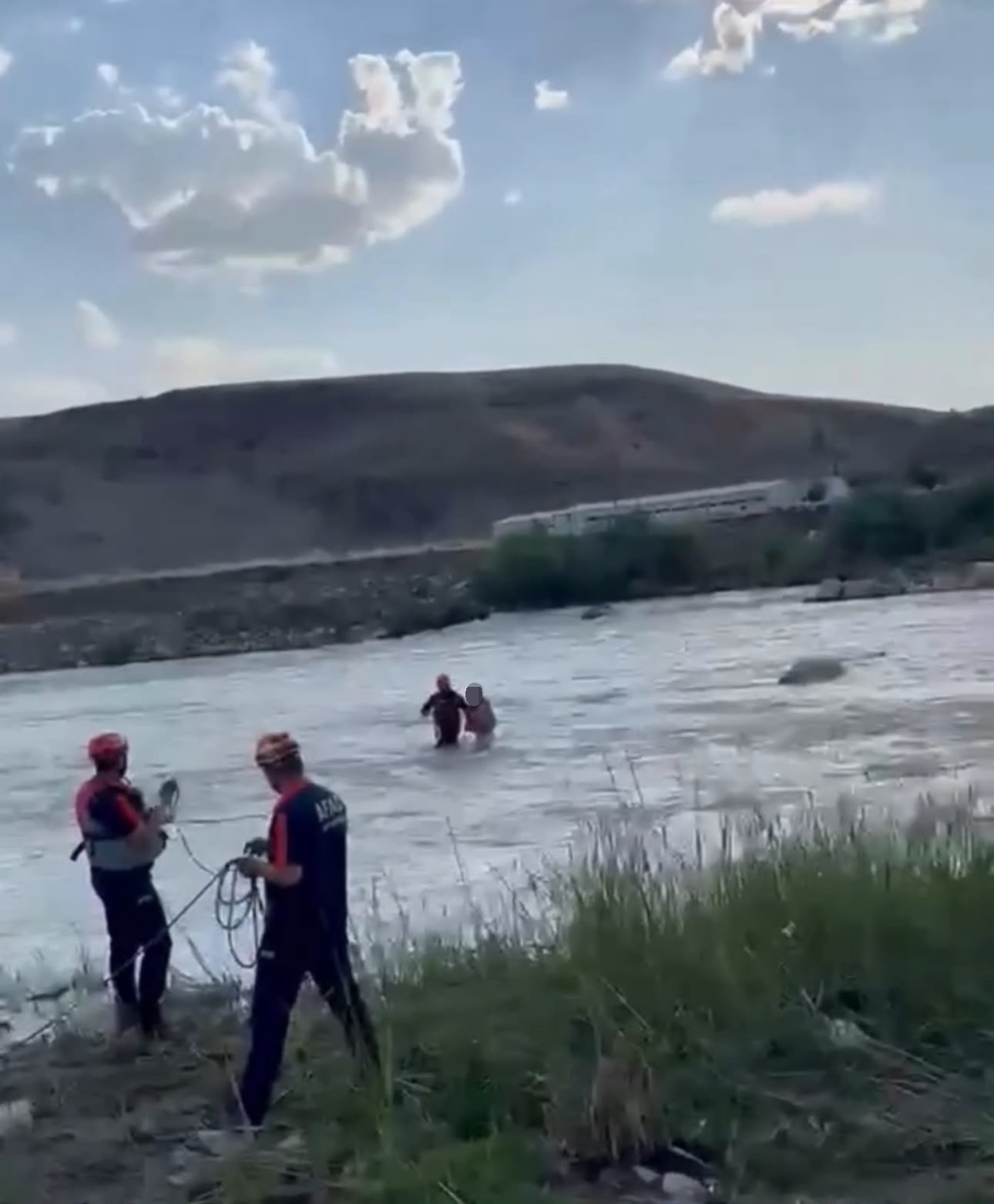 kezer cayinda mahsur kalan cocugu afad kurtardi 1 RLiccfii
