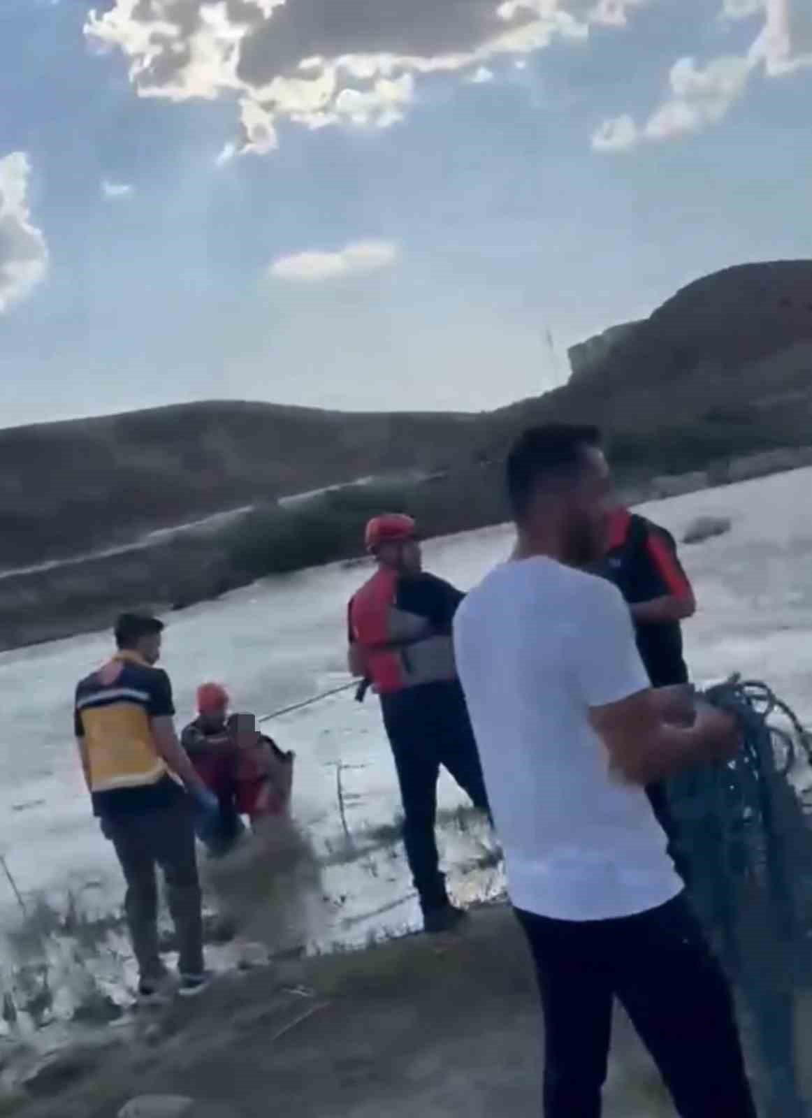 kezer cayinda mahsur kalan cocugu afad kurtardi 2 GIUfGLmY