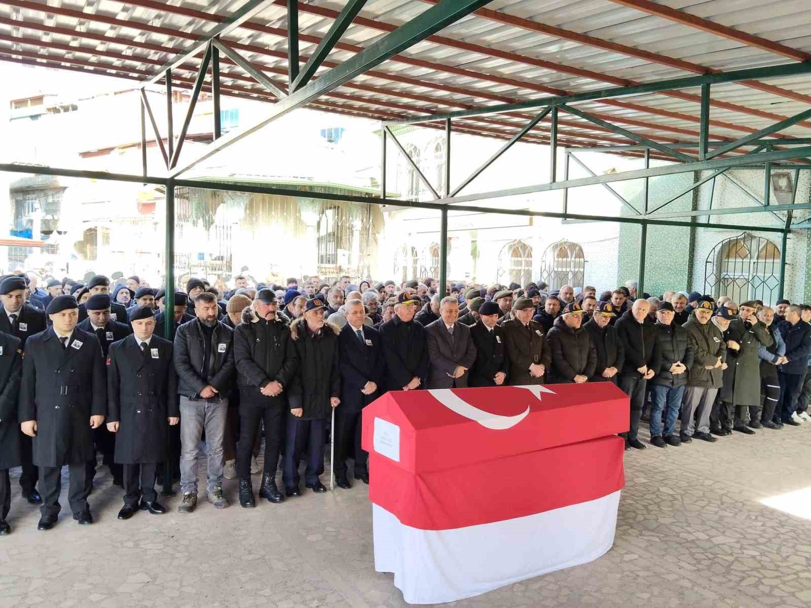 kibris gazisi 73 yasinda son yolculuguna ugurlandi 0 jcM9iwJS