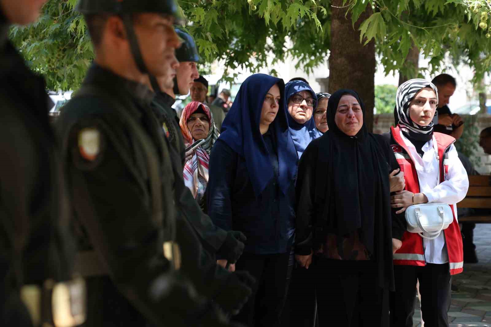 Kıbrıs Gazisi Adnan Coşkun son yolculuğuna uğurlandı 6 kibris gazisi adnan coskun son yolculuguna ugurlandi 2 HbD7AhZI
