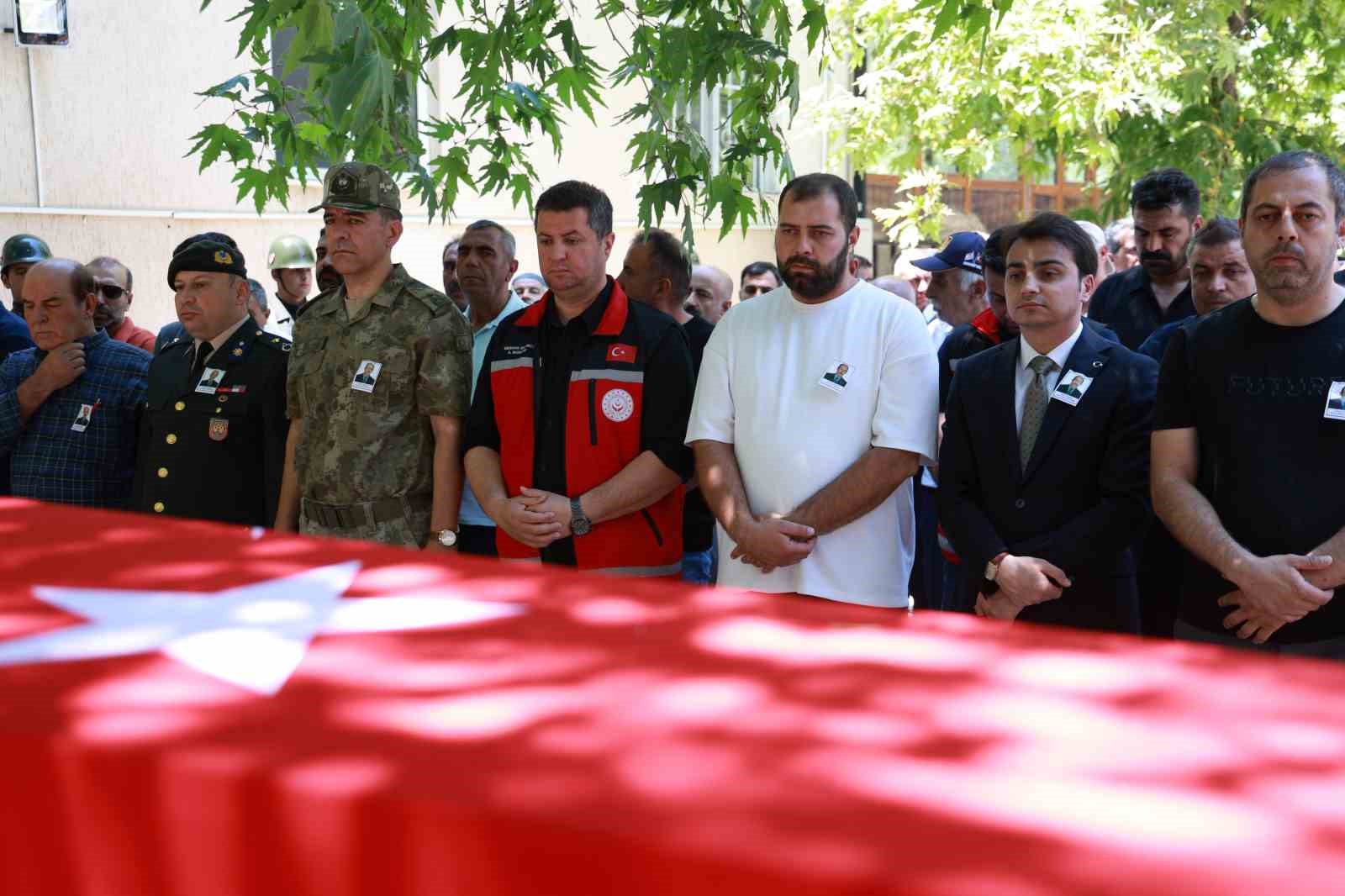 Kıbrıs Gazisi Adnan Coşkun son yolculuğuna uğurlandı 8 kibris gazisi adnan coskun son yolculuguna ugurlandi 4 HL2LQuYg