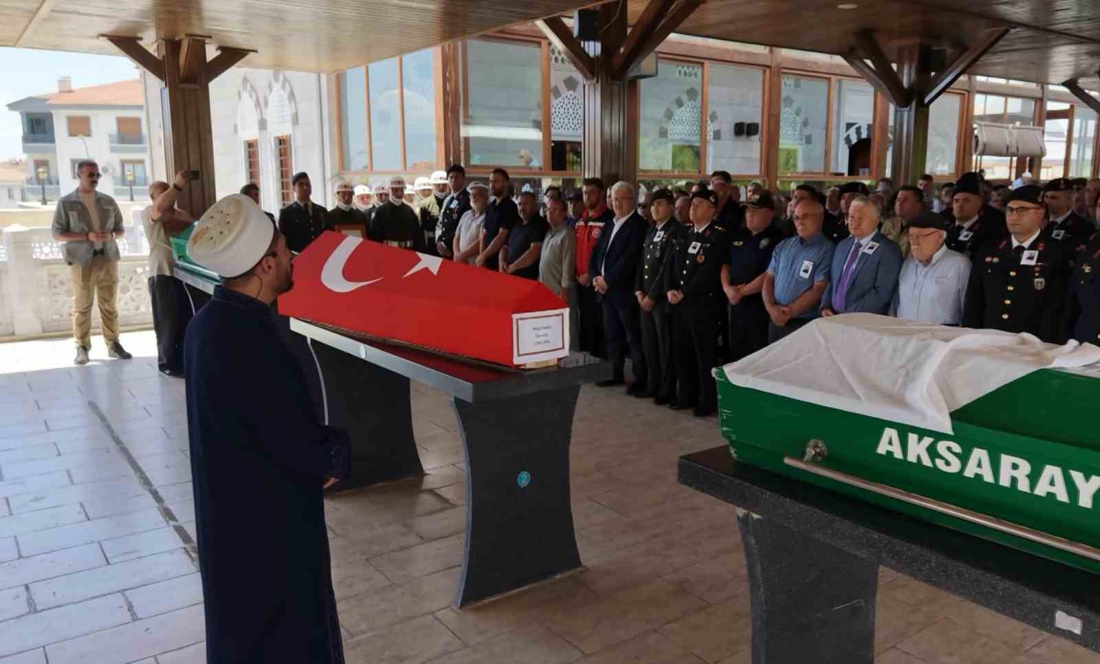 Kıbrıs Gazisi askeri törenle son yolculuğuna uğurlandı 4 kibris gazisi askeri torenle son yolculuguna ugurlandi 0 UtLzeQXy