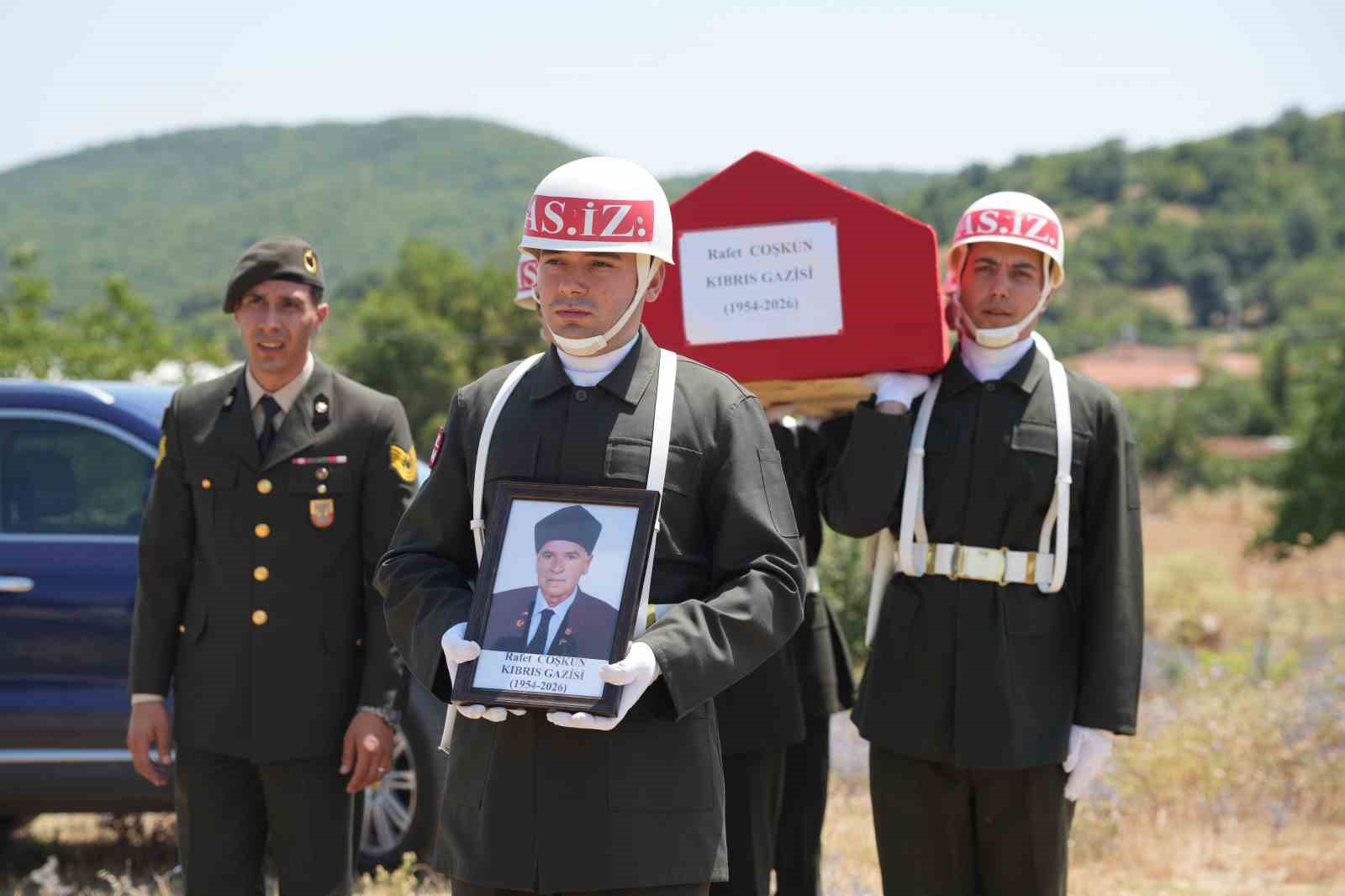 Kıbrıs gazisi son yolculuğuna uğurlandı 8 kibris gazisi son yolculuguna ugurlandi 4