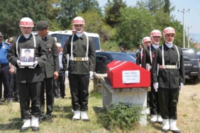 Bursa’da denizle kara birleşti, sokaklar göle döndü 1 thumbnail