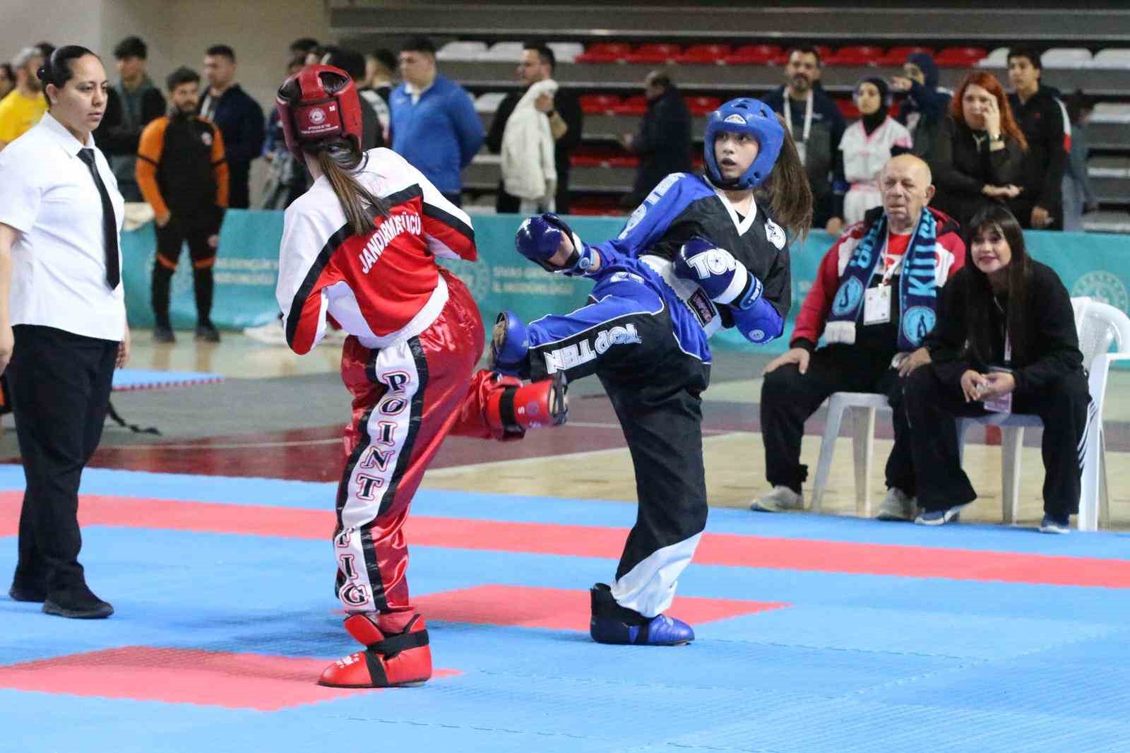kick boks turkiye birinciliginin acilis seremonisi yapildi 5 m7uiWZUh