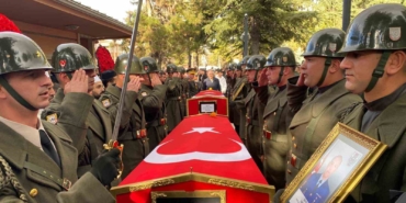 kidemli-bascavus-ince-ve-uzman-cavus-dolapci-cebeci-askeri-sehitliginde-topraga-verildi-HACbN7x4.jpg
