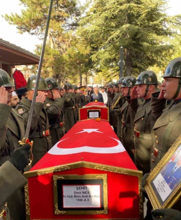 kidemli-bascavus-ince-ve-uzman-cavus-dolapci-cebeci-askeri-sehitliginde-topraga-verildi-HACbN7x4.jpg