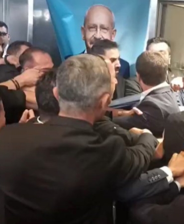 kilicdaroglu-25-yil-sonra-chp-genel-merkezinde-VIrltGYK.jpg
