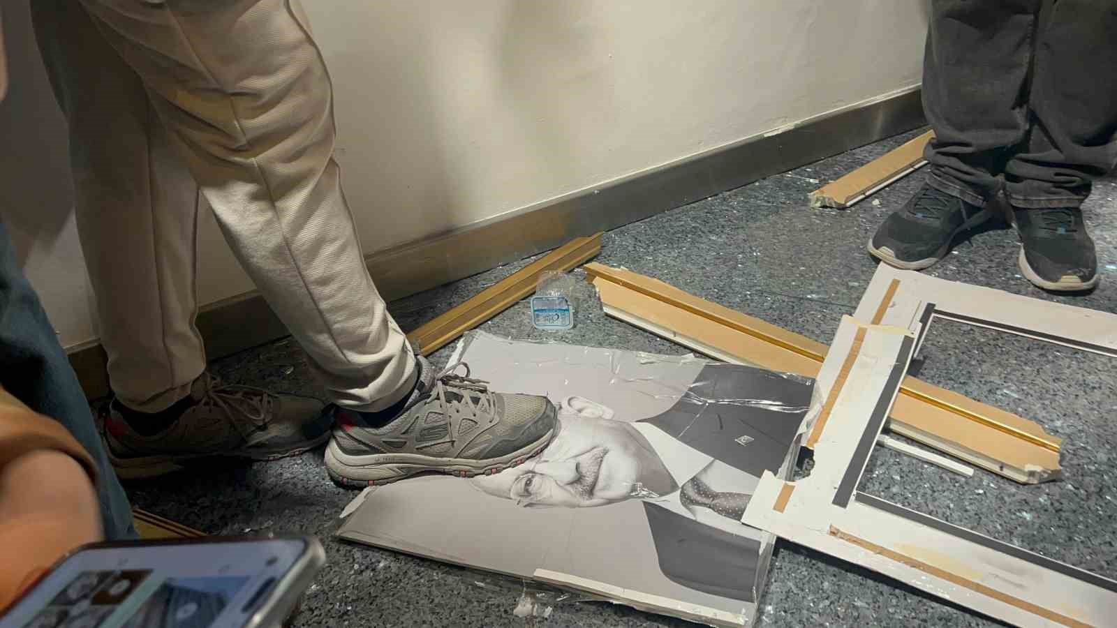 kilicdarogluna buyuk ofke partide asili olan fotografi ayaklar altinda cignendi 0 Vmg8FQc1