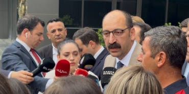 kilicdaroglunun-basin-danismani-sonmez-cumhuriyet-halk-partisinin-genel-baskani-neredeyse-genel-merkez-orasidir-PdqQyuSd.jpg