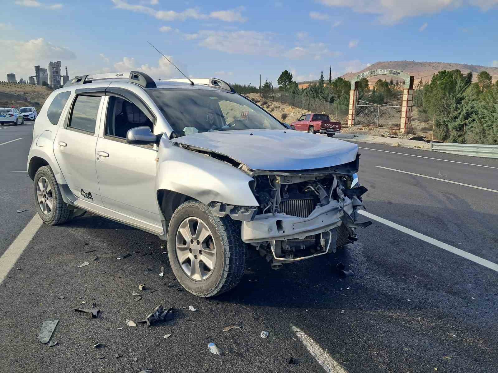 kilis hatay karayolunda panelvanla cip carpisti 3 yarali 2 l2H2RH8S