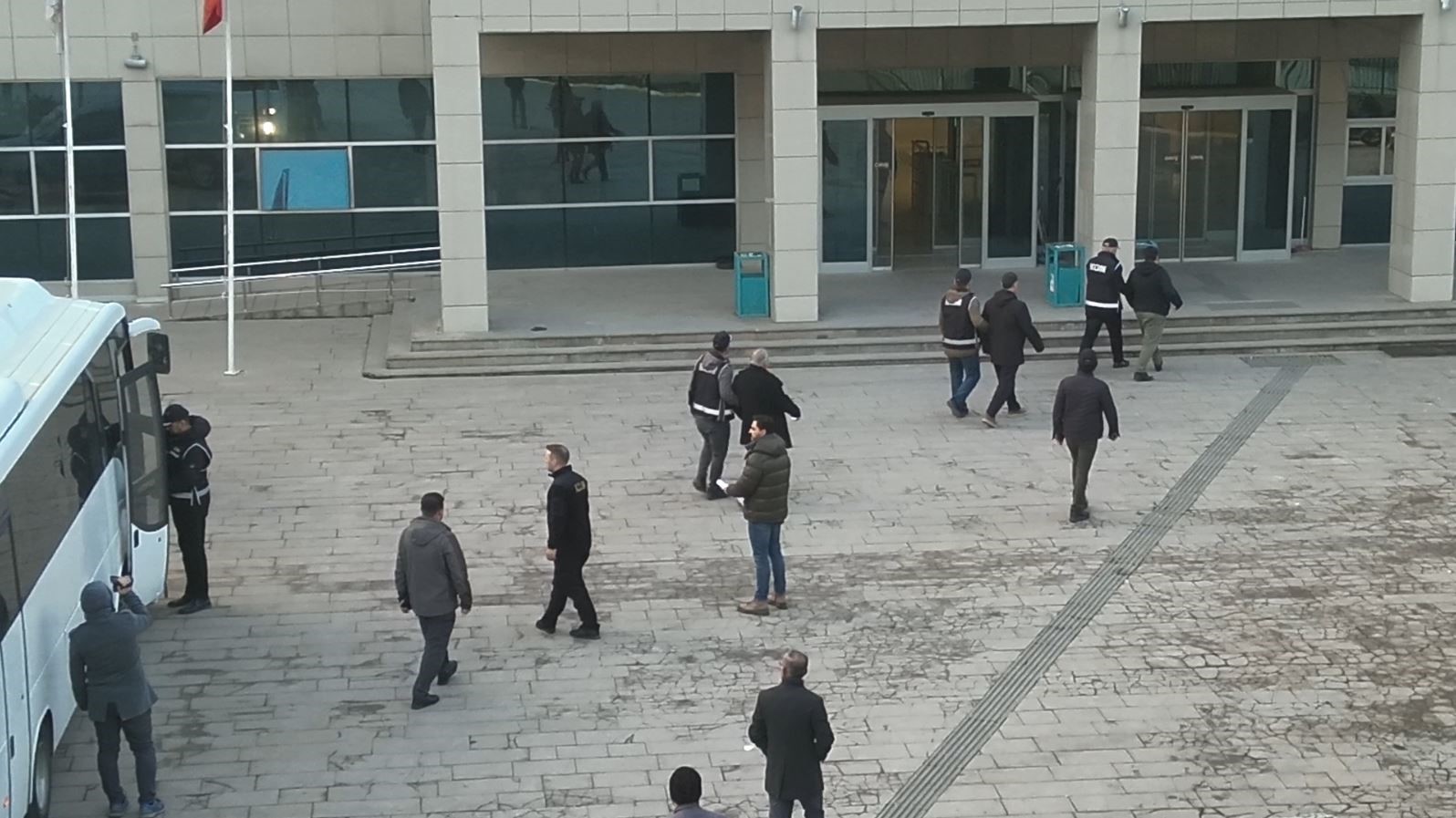 kilis merkezli fetopdy operasyonu 15 gozalti 1 tutuklama 2 RJ8Svsma