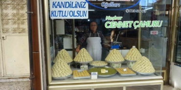 kilise-ozgu-kurabiyeler-kandillerde-dagitiliyor-3tgfwdyr.jpg