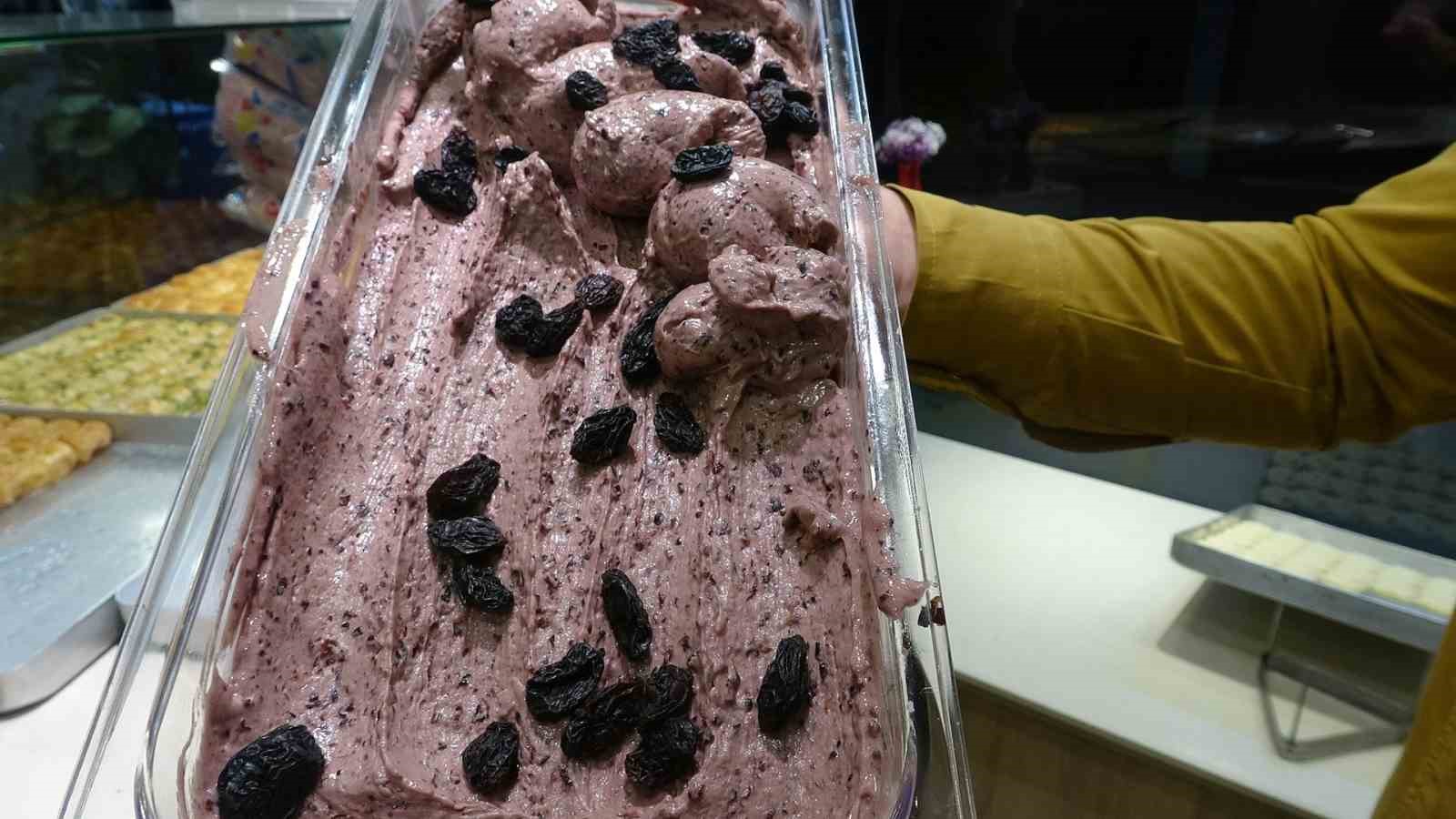 kilisin horoz karasi uzumu dondurmaya donustu 3 QZAg9mhc