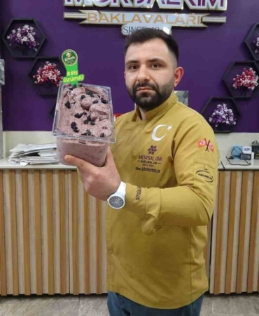 kilisin-horoz-karasi-uzumu-dondurmaya-donustu-LhFTUDcF.jpg