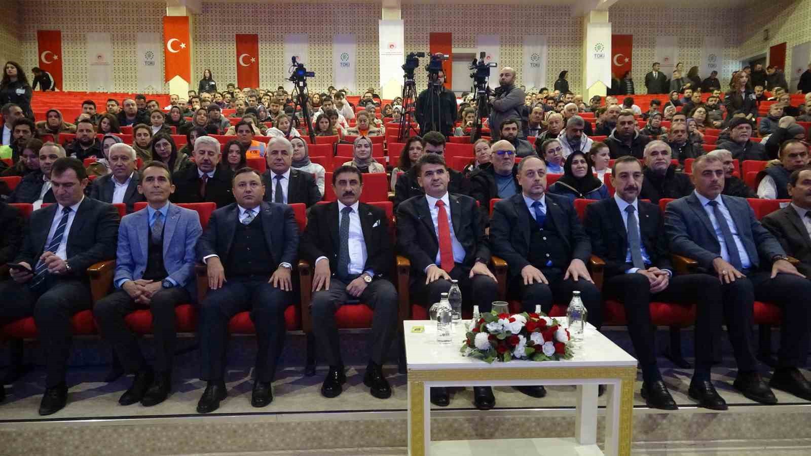 Kilis’te 1170 sosyal konutun kura çekilişi yapıldı 6 kiliste 1170 sosyal konutun kura cekilisi yapildi 2 IzW5TJMM