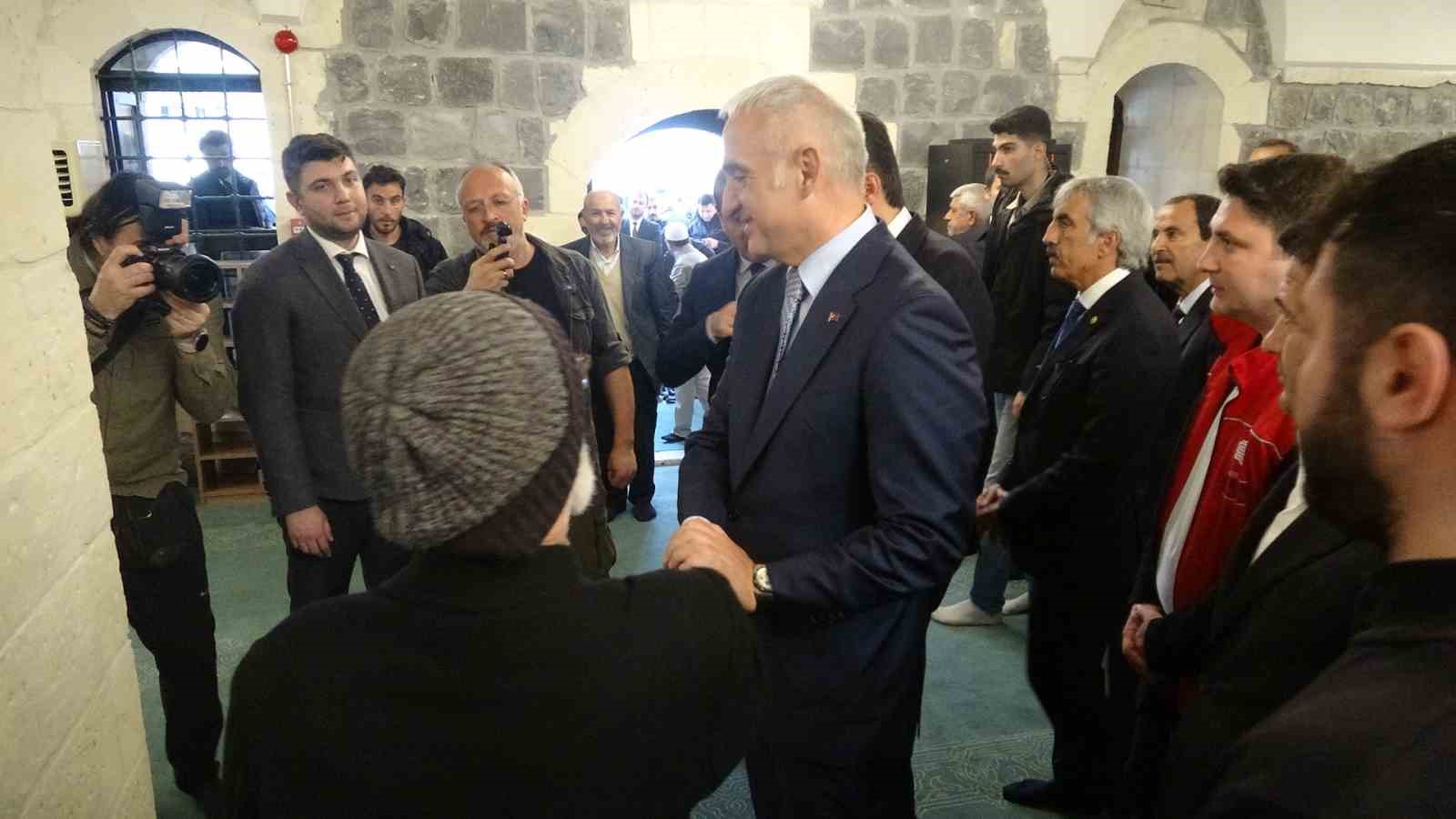 Kilis’te 6 Şubat depreminde hasar gören 3 vakıf eseri ibadete açıldı 8 kiliste 6 subat depreminde hasar goren 3 vakif eseri ibadete acildi 4 tLmZsMlb