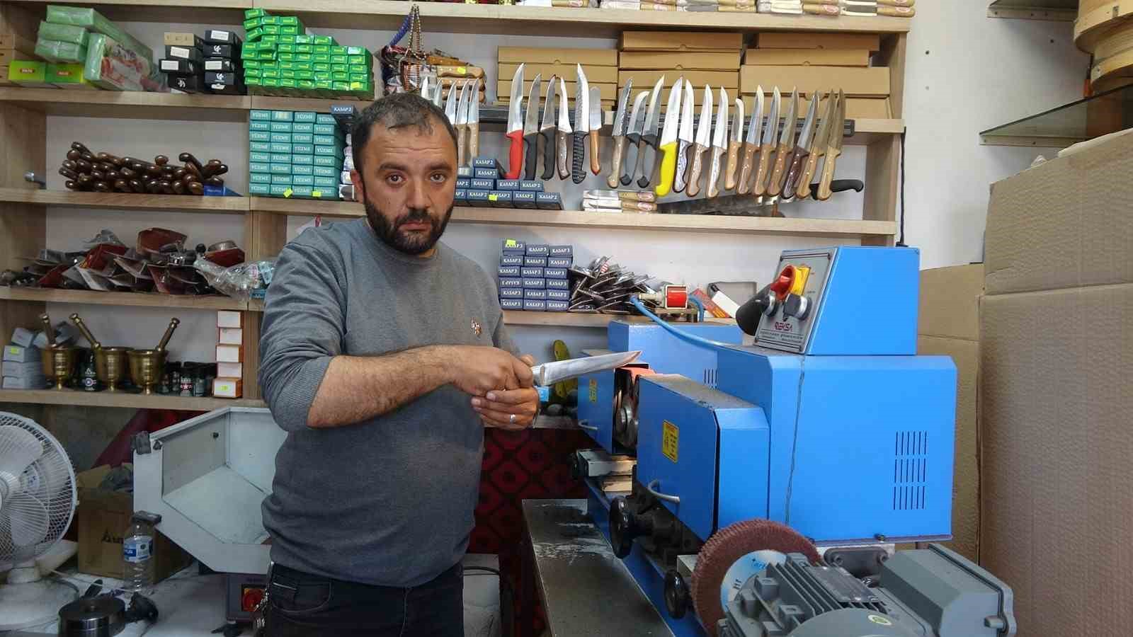 Kilis’te bayram öncesi bıçak bileme mesaisi başladı 5 kiliste bayram oncesi bicak bileme mesaisi basladi 1 8bcpBB1Z
