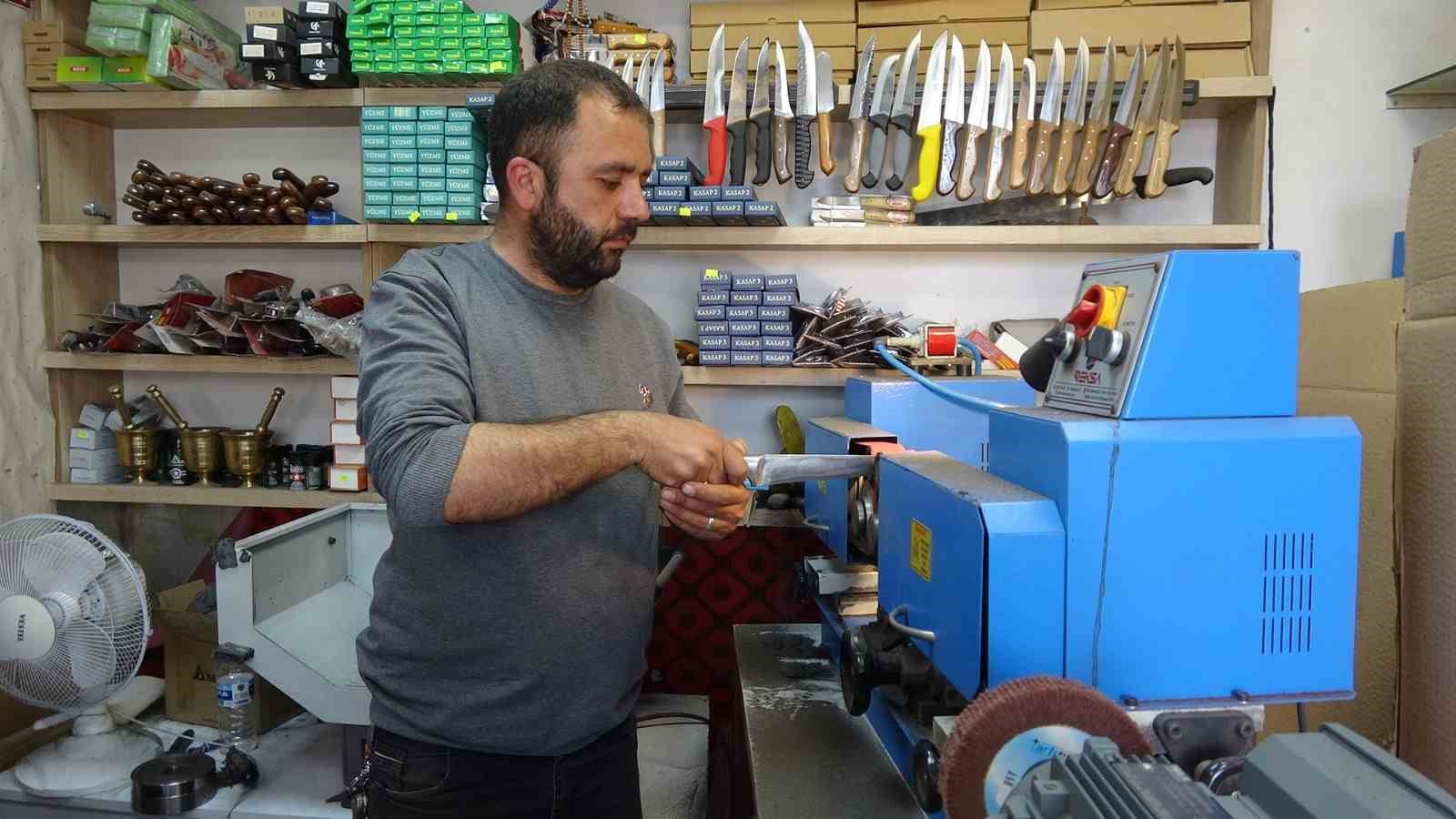 Kilis’te bayram öncesi bıçak bileme mesaisi başladı 6 kiliste bayram oncesi bicak bileme mesaisi basladi 2 LURc8y5D