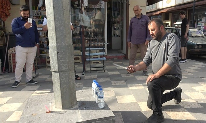 Kilis’te bayram öncesi bıçak bileme mesaisi başladı 8 kiliste bayram oncesi bicak bileme mesaisi basladi 4
