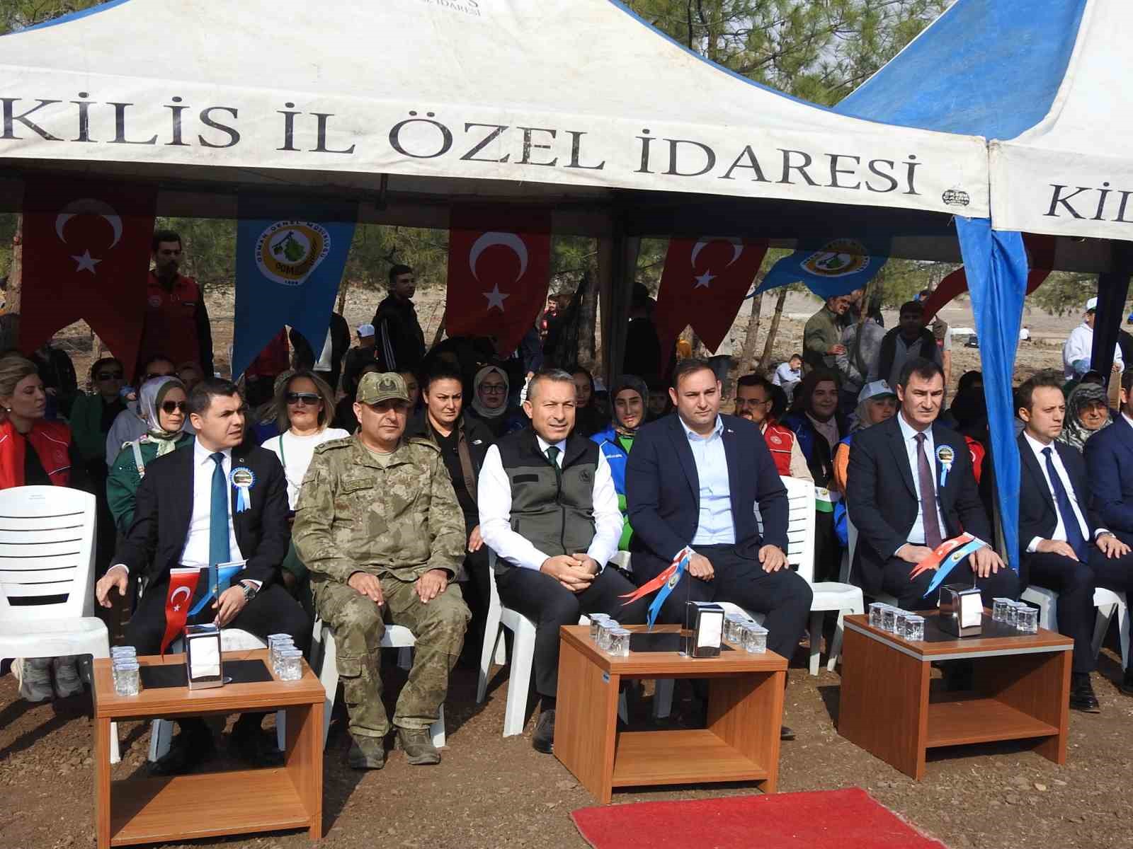 kiliste binlerce fidan toprakla bulustu 4 WlWsCAmK