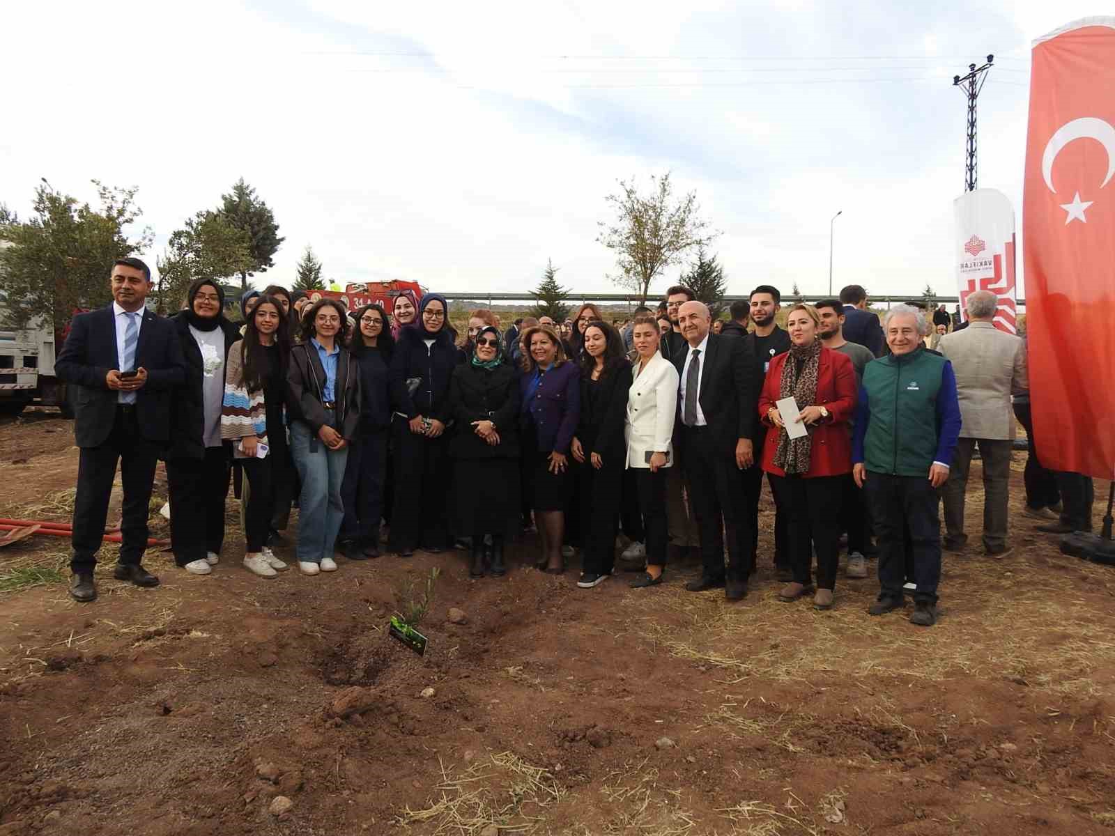 kiliste ciftciye hayat olsun projesinde 10 bin fidan toprakla bulustu 5 fMYKhPN6