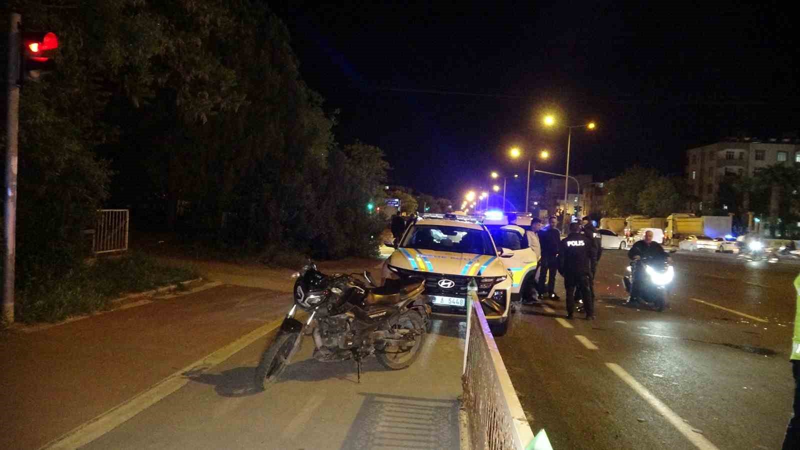 kiliste feci kaza tir ile carpisan motosikletteki 2 kisi agir yaralandi 1