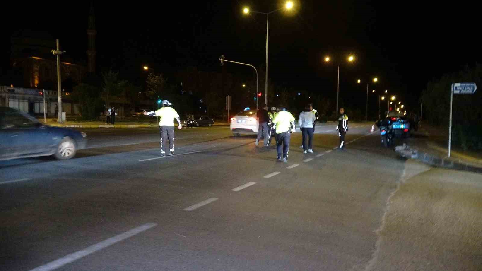 kiliste feci kaza tir ile carpisan motosikletteki 2 kisi agir yaralandi 2 KsJfzXag