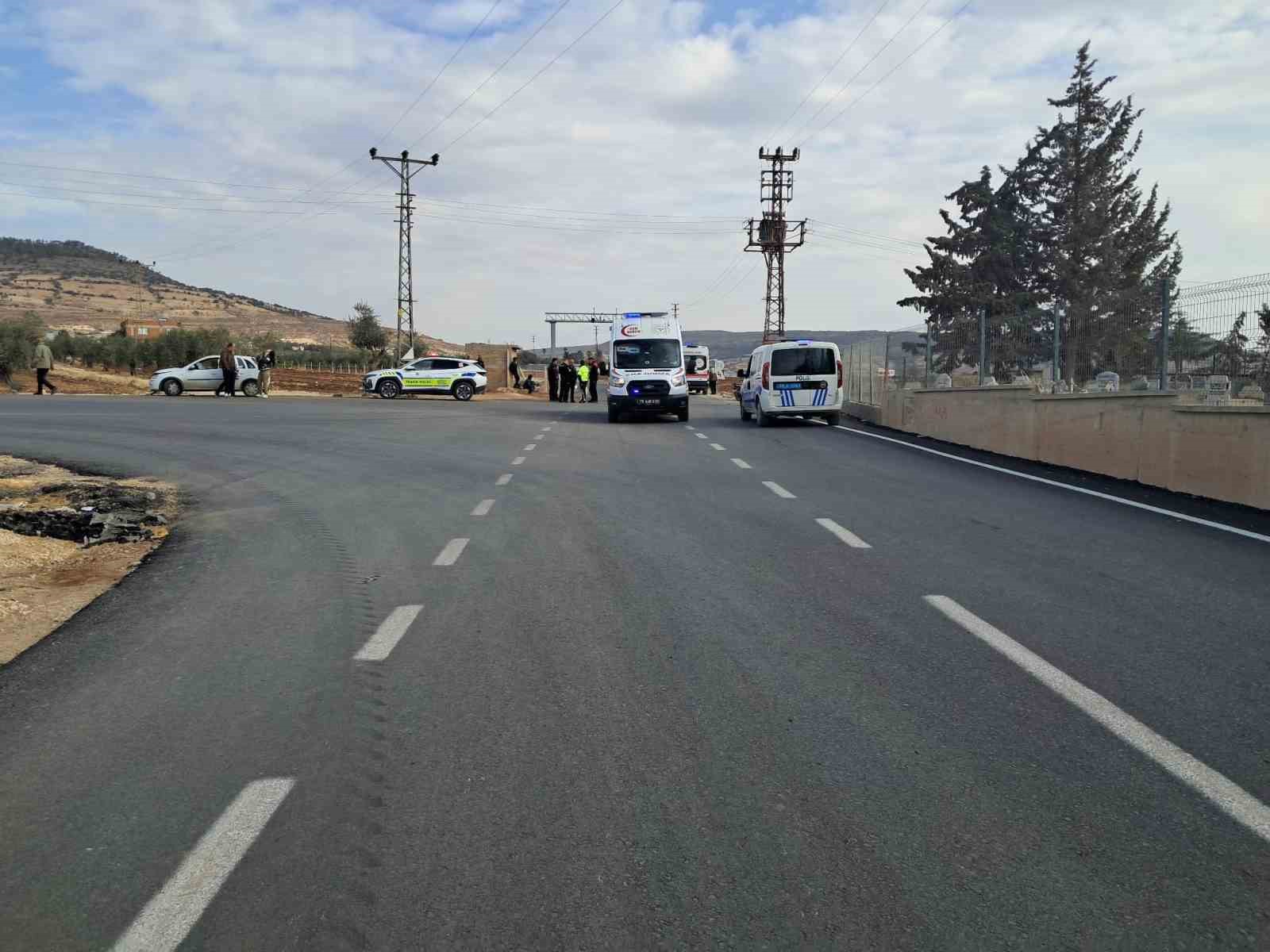 kiliste iki arac carpisti 4 yarali 4 JaOfwpPr