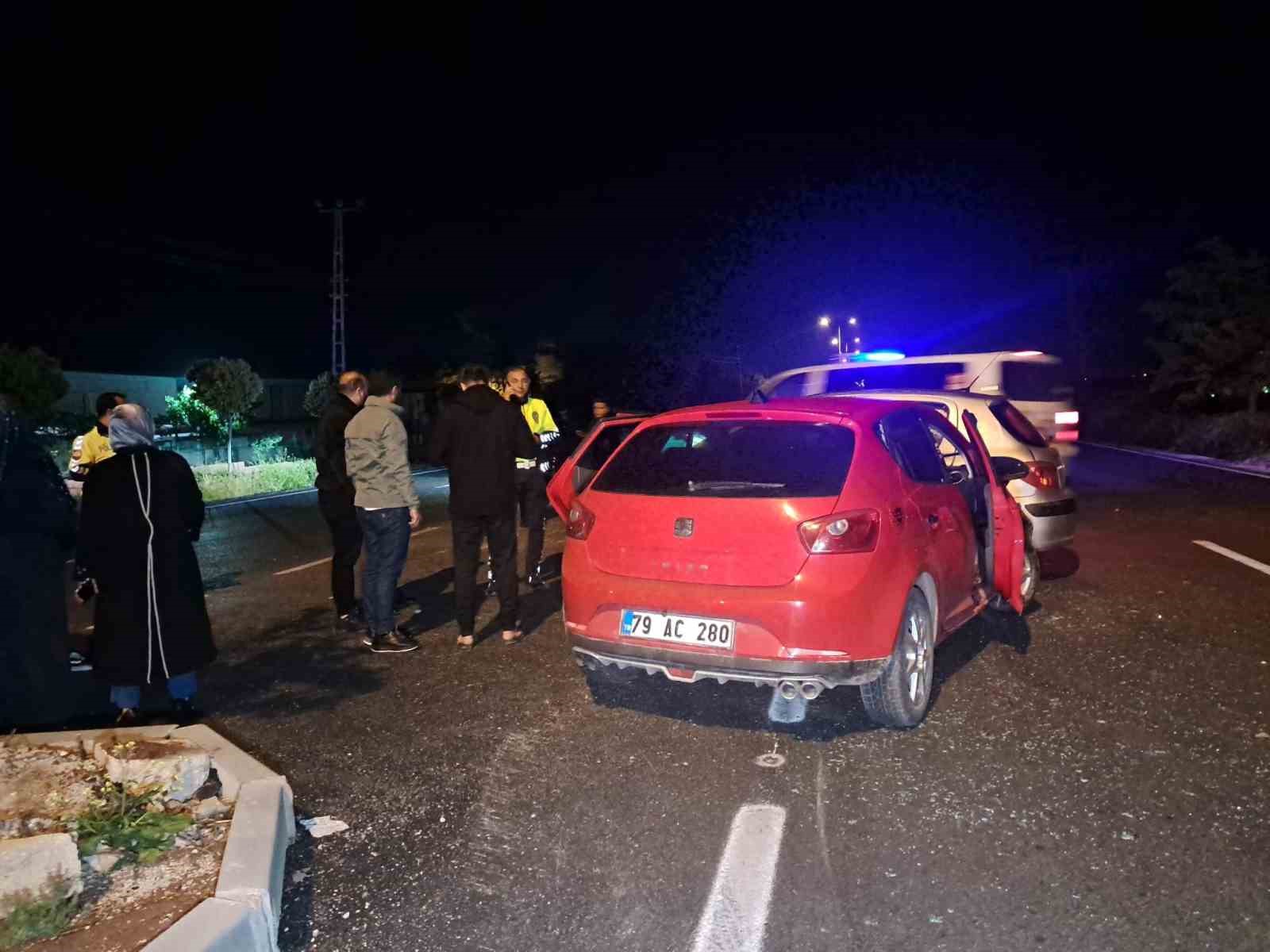 kiliste iki otomobil carpisti 4 yarali 1 2mUUNI2u