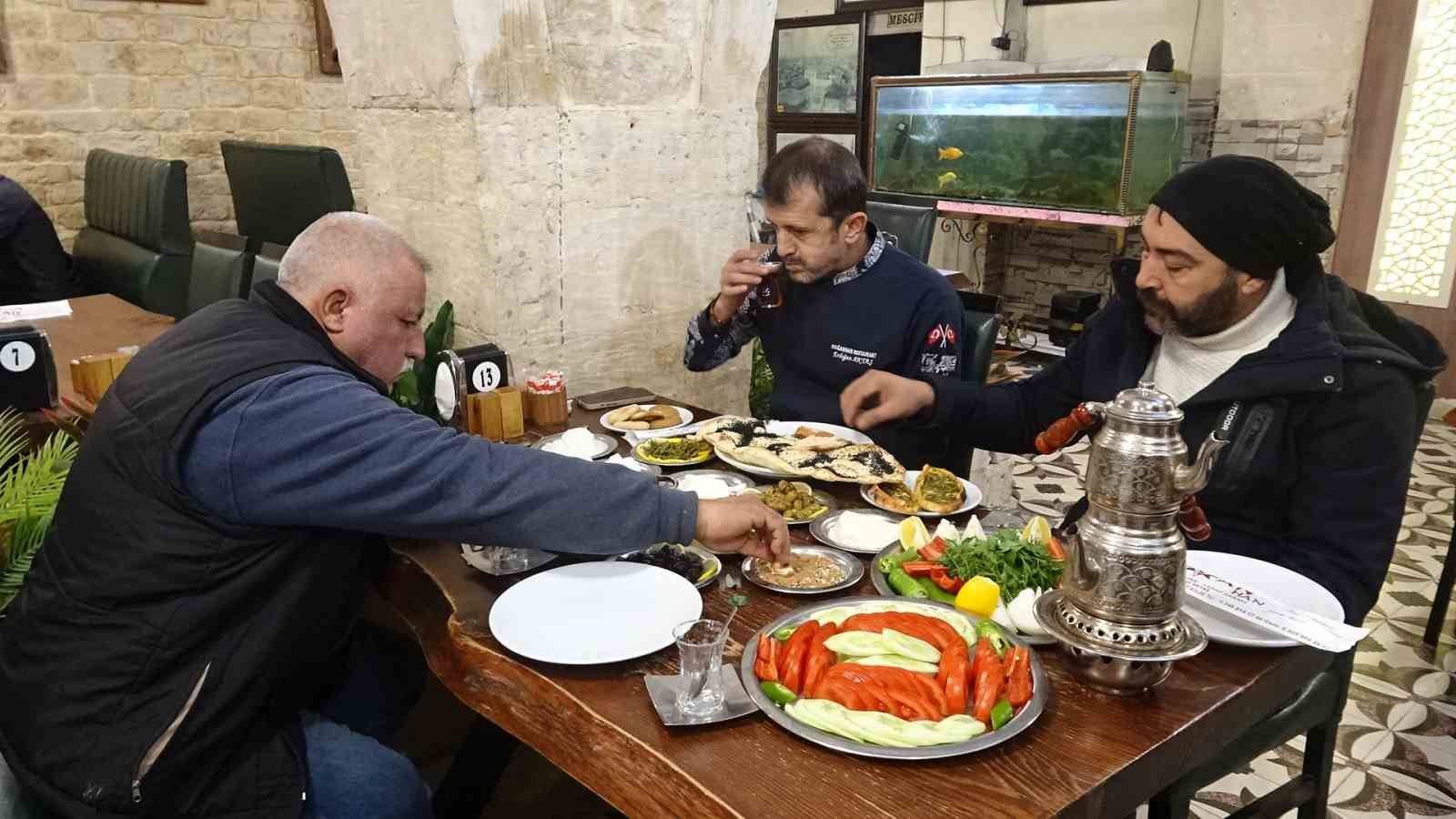 kiliste kahvalti zahter ve zeytinyagiyla basliyor 1