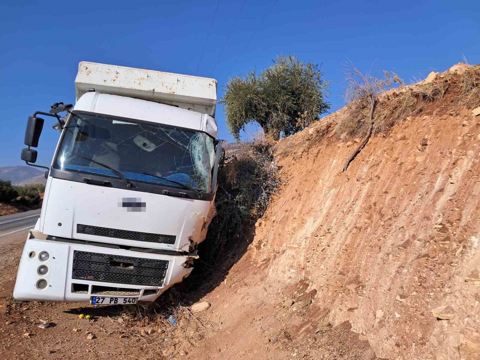 kiliste kamyon tir ve beton mikseri carpisti 1 vprY7KBb