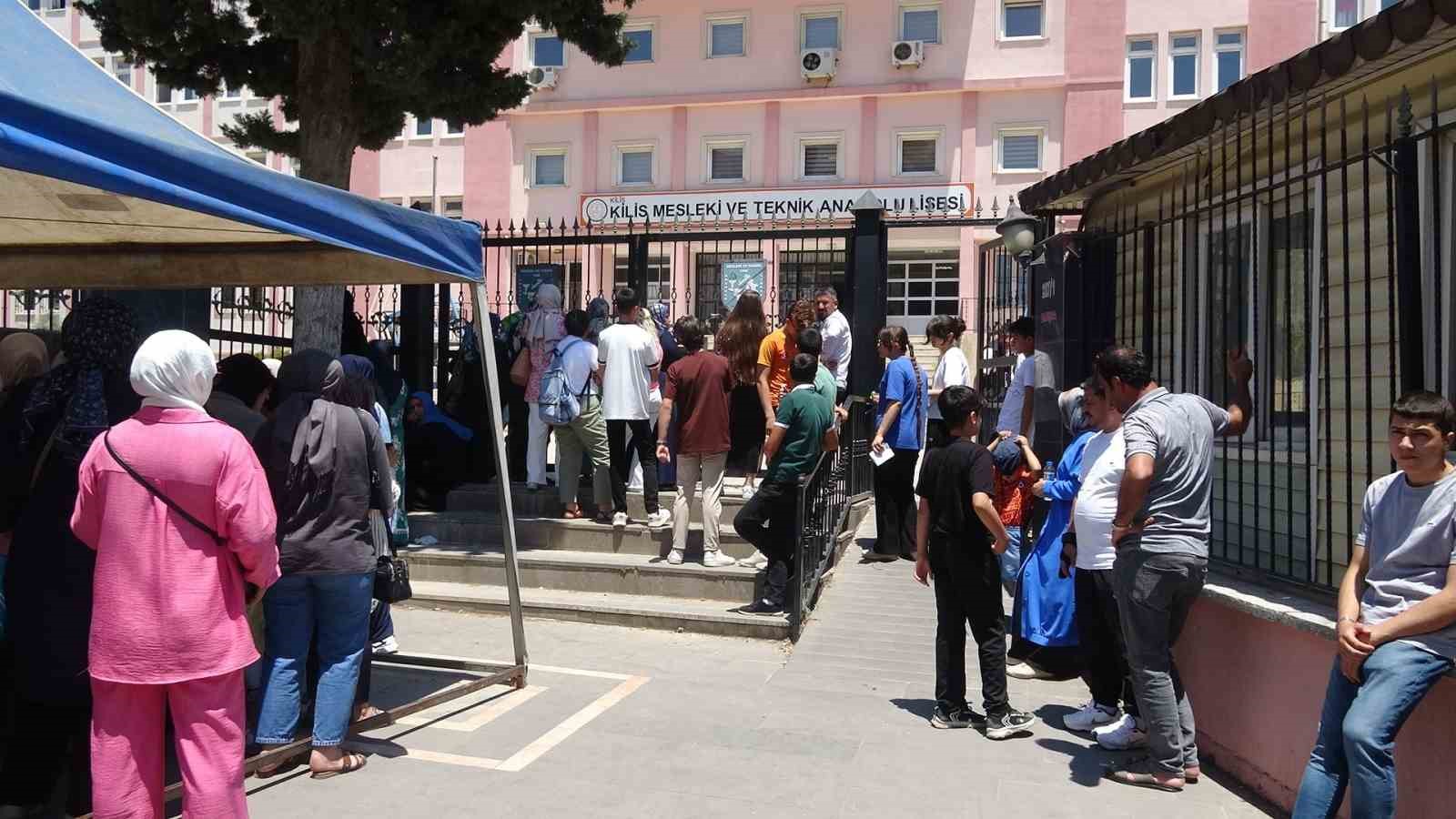 Kilis’te LGS heyecanı: 2 bin 186 öğrenci ter döktü 6 kiliste lgs heyecani 2 bin 186 ogrenci ter doktu 2 Gmp3dgZ7