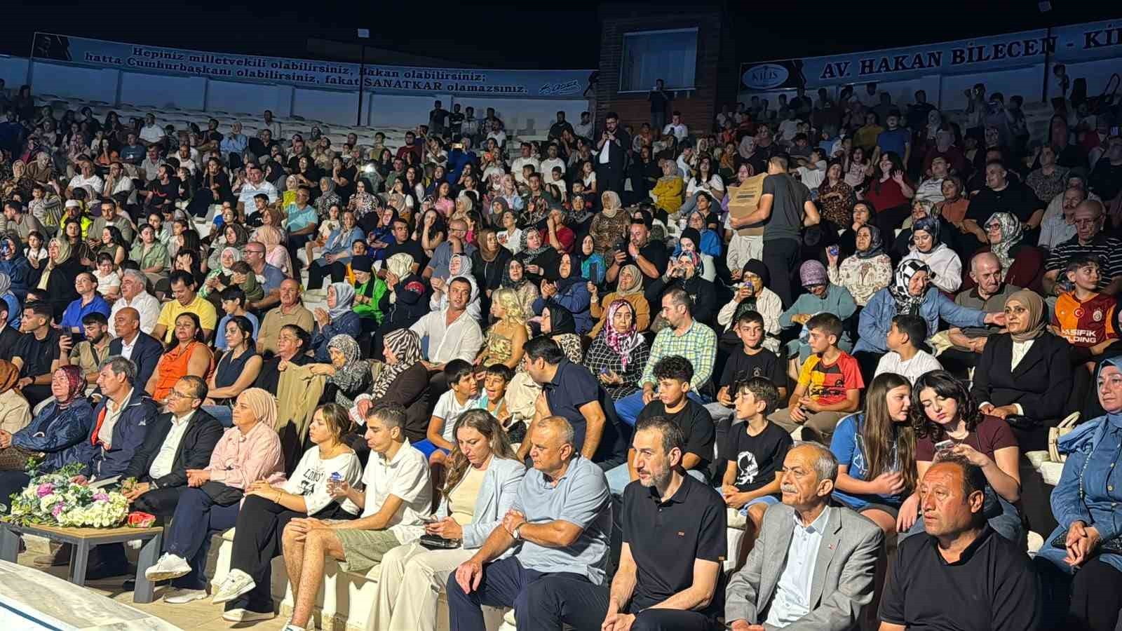 kiliste millet bahcesinde acik hava konserine yogun ilgi 0 E4pMvjEm