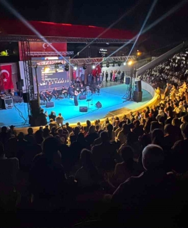 kiliste-millet-bahcesinde-acik-hava-konserine-yogun-ilgi-uRuGDLB1.jpg