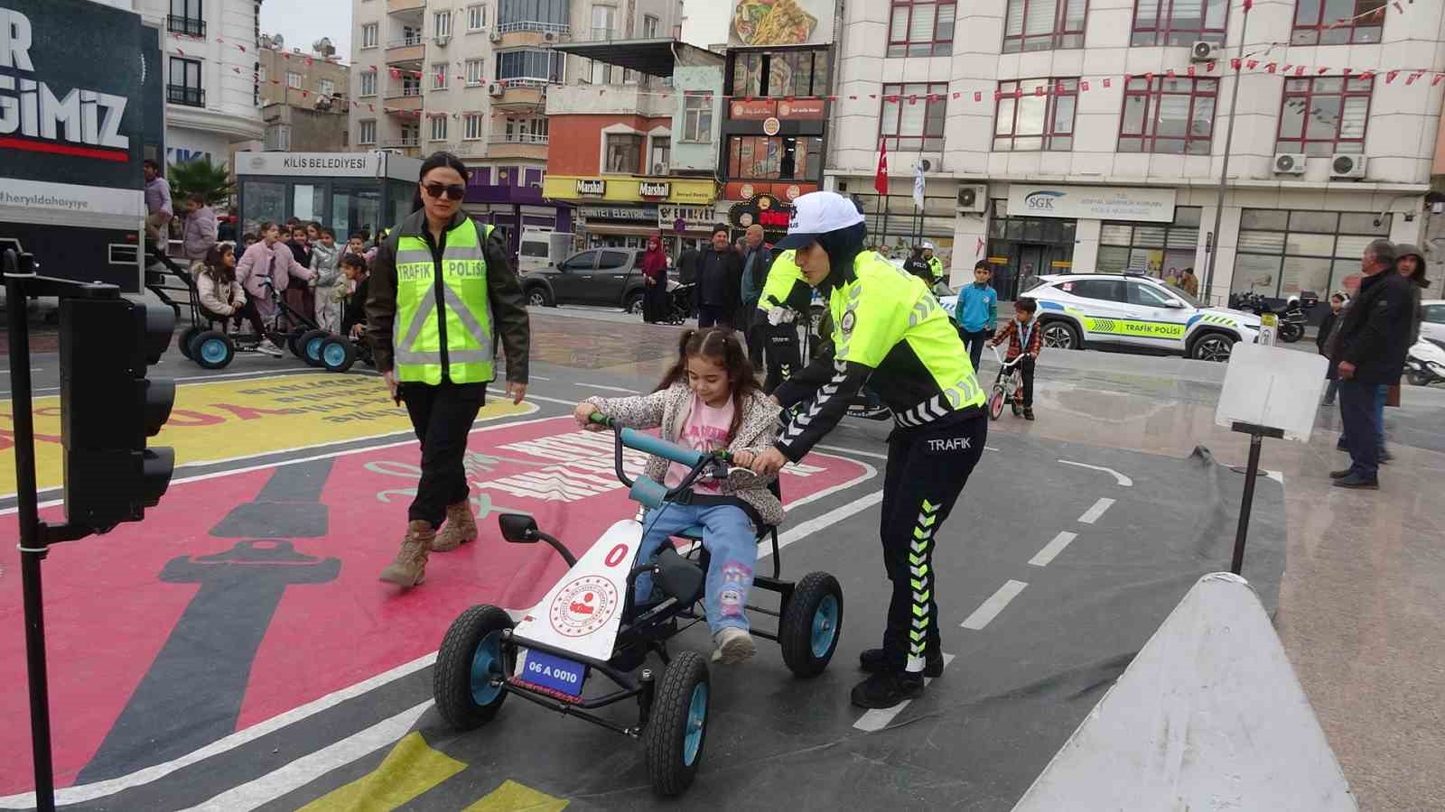 kiliste minik ogrencilere trafik bilinci 1 RbMWc8Fg