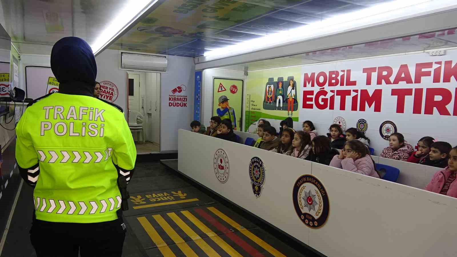 kiliste minik ogrencilere trafik bilinci 2 ObdQwApr