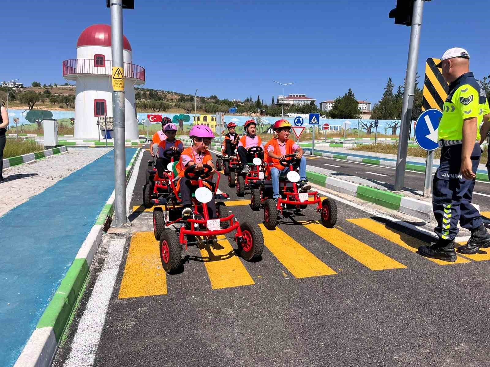 kiliste minik ogrencilere trafik egitimi 1 j1zrBHKp