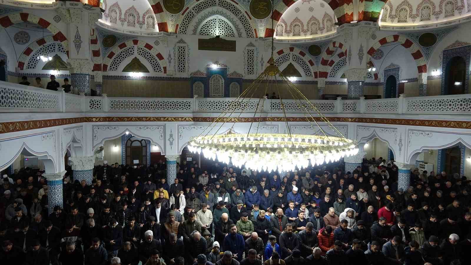 Kilis’te Miraç Kandili’nde camiler doldu taştı 4 kiliste mirac kandilinde camiler doldu tasti 0