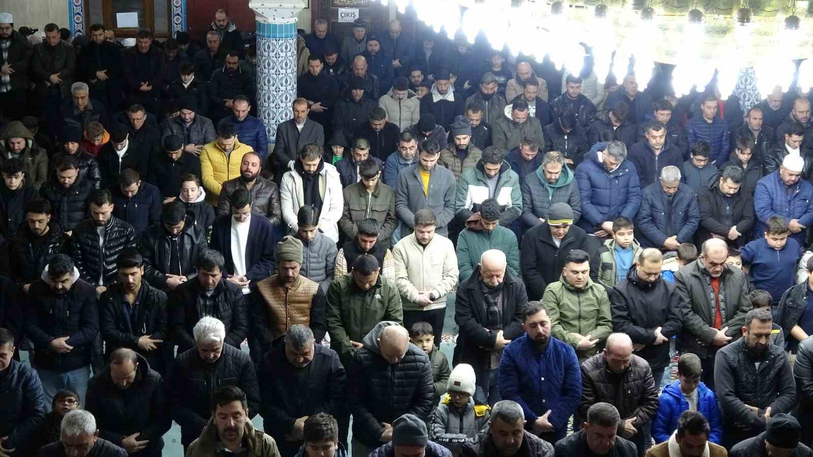 Kilis’te Miraç Kandili’nde camiler doldu taştı 6 kiliste mirac kandilinde camiler doldu tasti 2 psWPOkVw