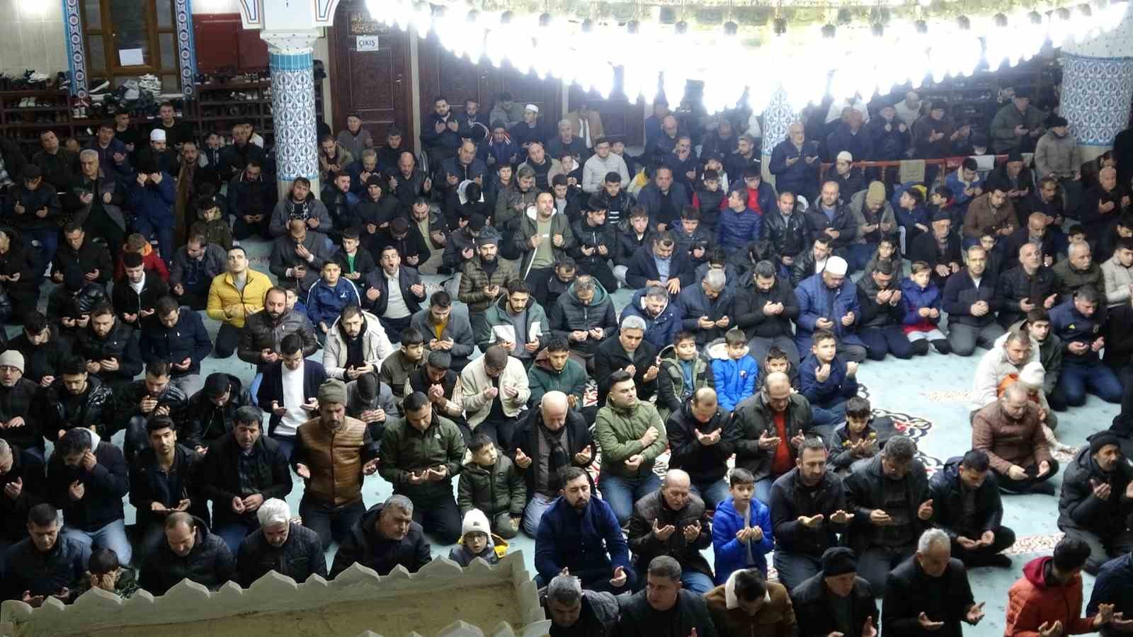 Kilis’te Miraç Kandili’nde camiler doldu taştı 7 kiliste mirac kandilinde camiler doldu tasti 3 UnOqIsPz