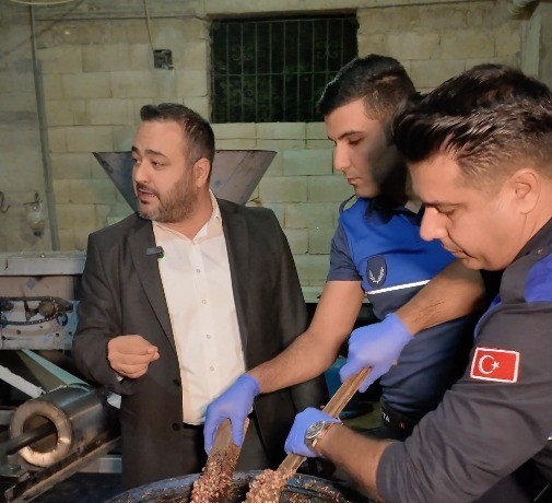 Kilis’te nar ekşisi imalathanesinde skandal görüntüler 8 kiliste nar eksisi imalathanesinde skandal goruntuler 4 C1vIt5aP