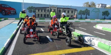 kiliste-ogrenciler-trafik-parkinda-direksiyon-basina-gecti-YrVmKxPa.jpg
