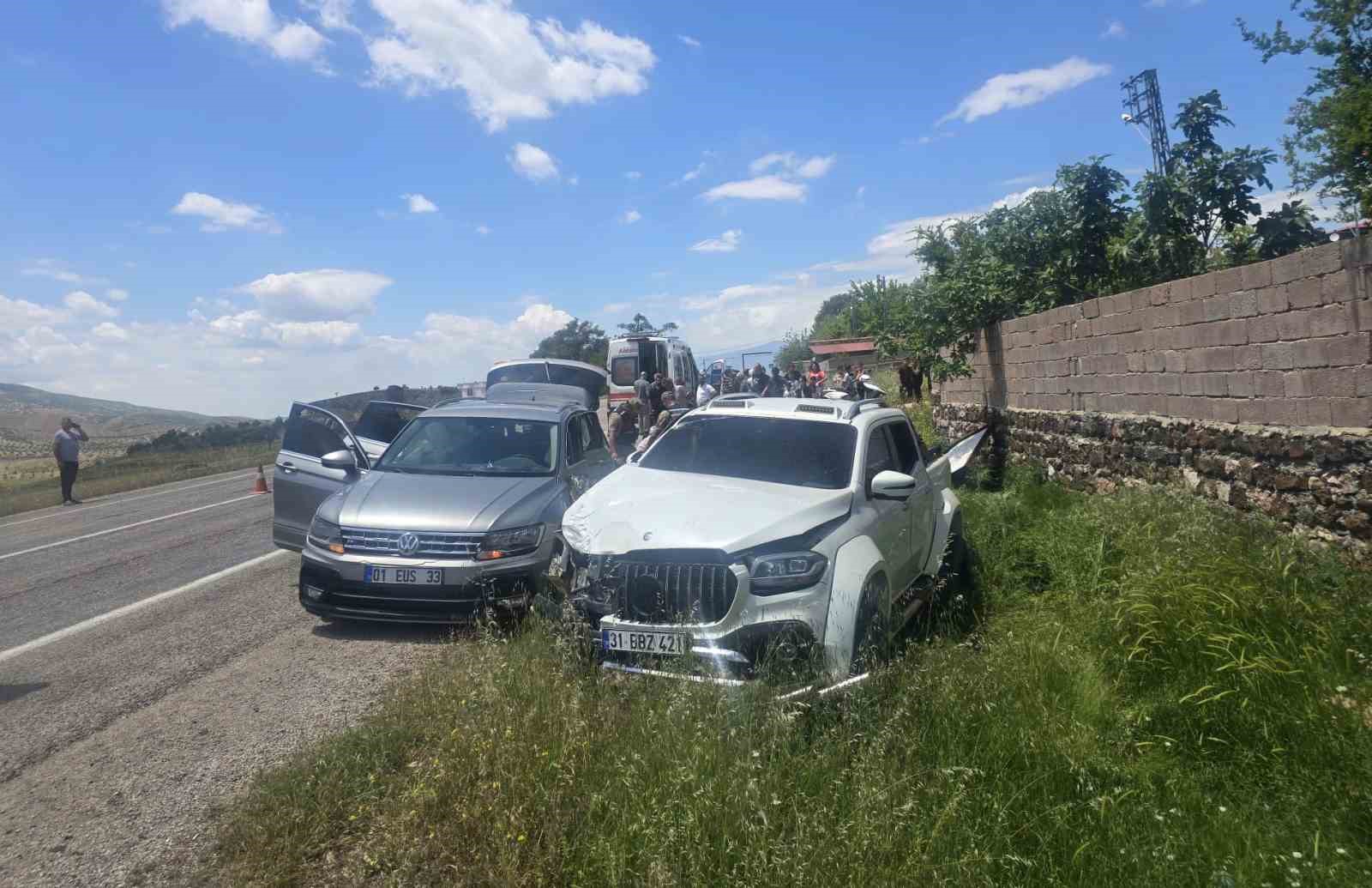 kiliste pikap ile otomobil carpisti 9 yarali 1 uW2Zipsw