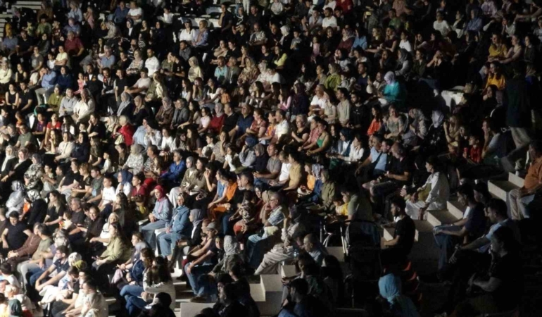 kiliste-sinirdan-sesler-korosu-konserine-yogun-ilgi-IMAZgZZb.jpg