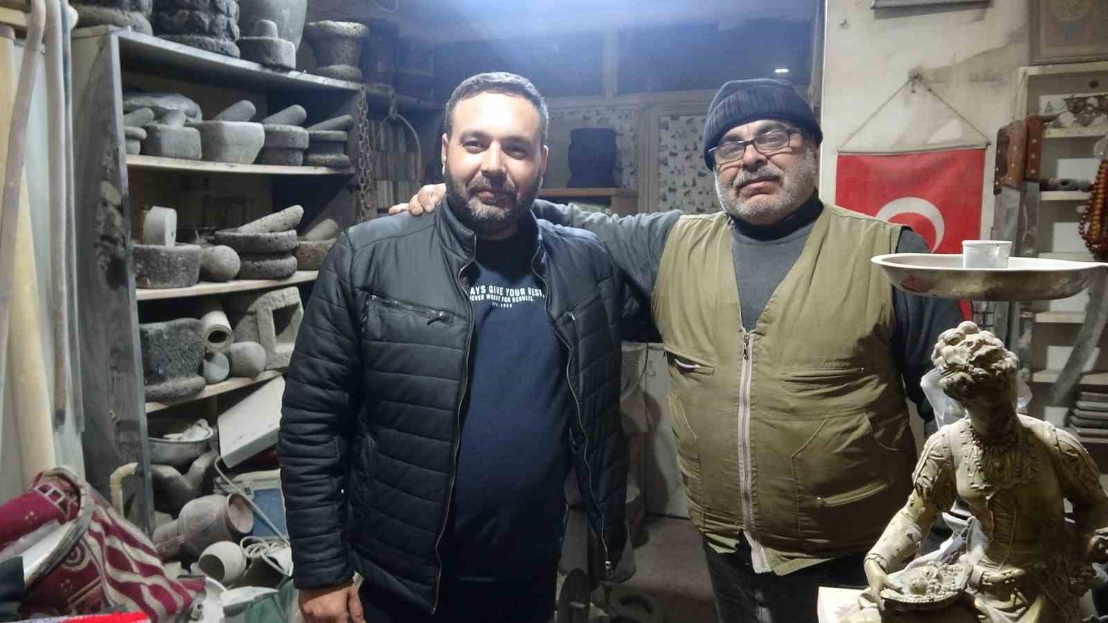 kiliste tas oymaciliginin son ustasi bayramda da tezgah basinda 1 t9IrlbfQ